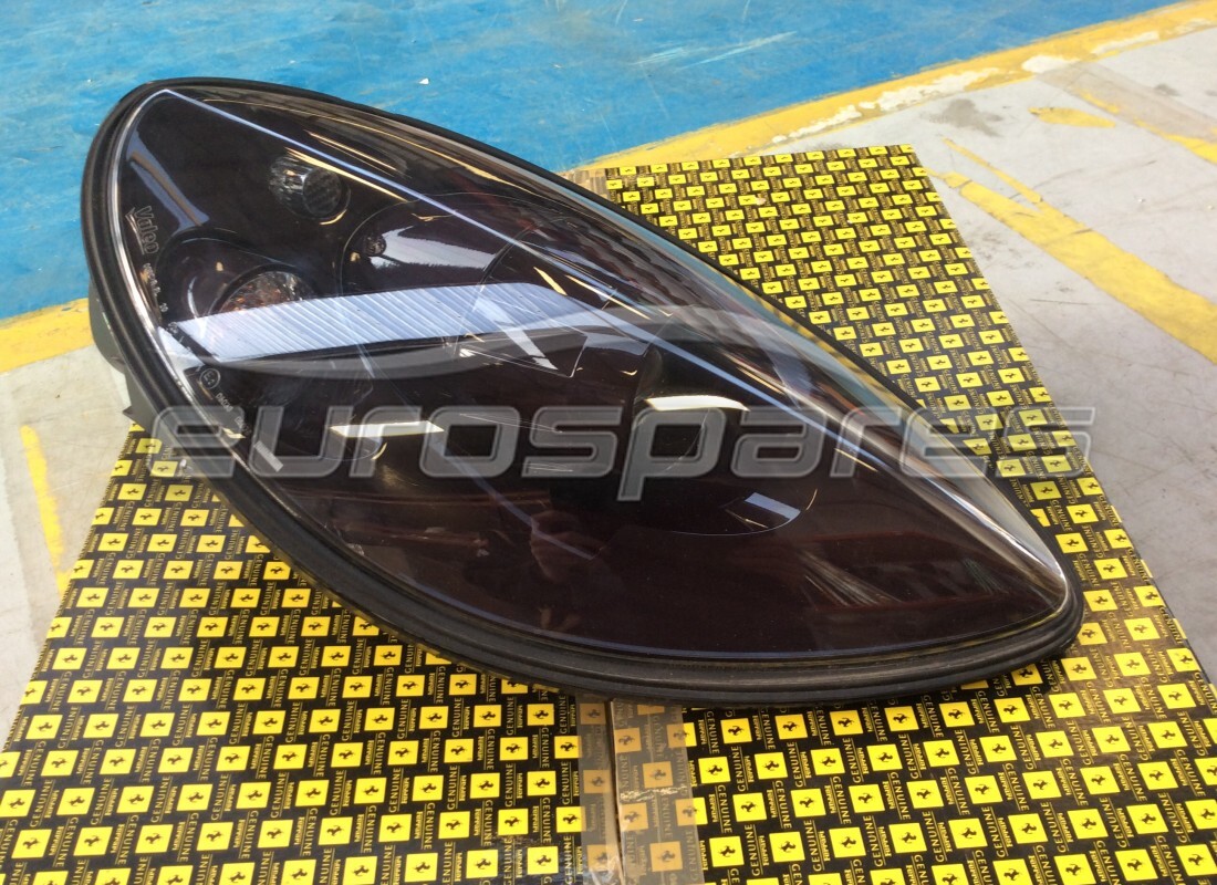 USED Ferrari RH HEADLAMP ROSSO RUBINO MICA RHD . PART NUMBER 72149589 (1)