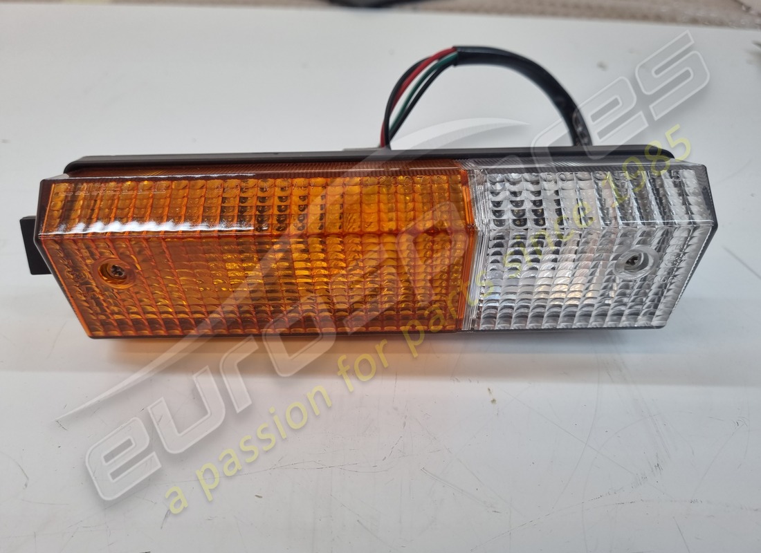 new ferrari rh front indicator & side lamp unit with orange/clear lens. part number 60121001 (1)