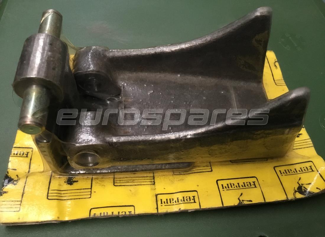 new ferrari lower fixed hinge kit. part number 60547300a (1)