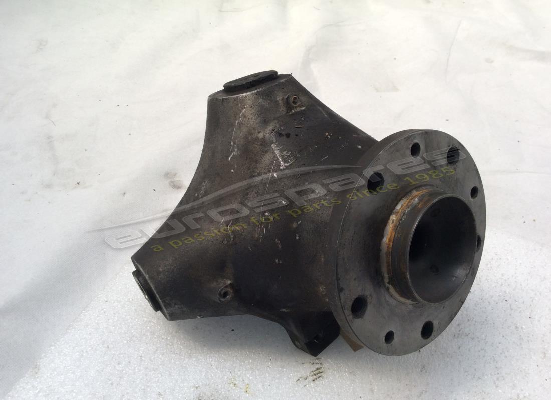 used lamborghini rh front hub holder. part number 005112847 (1)