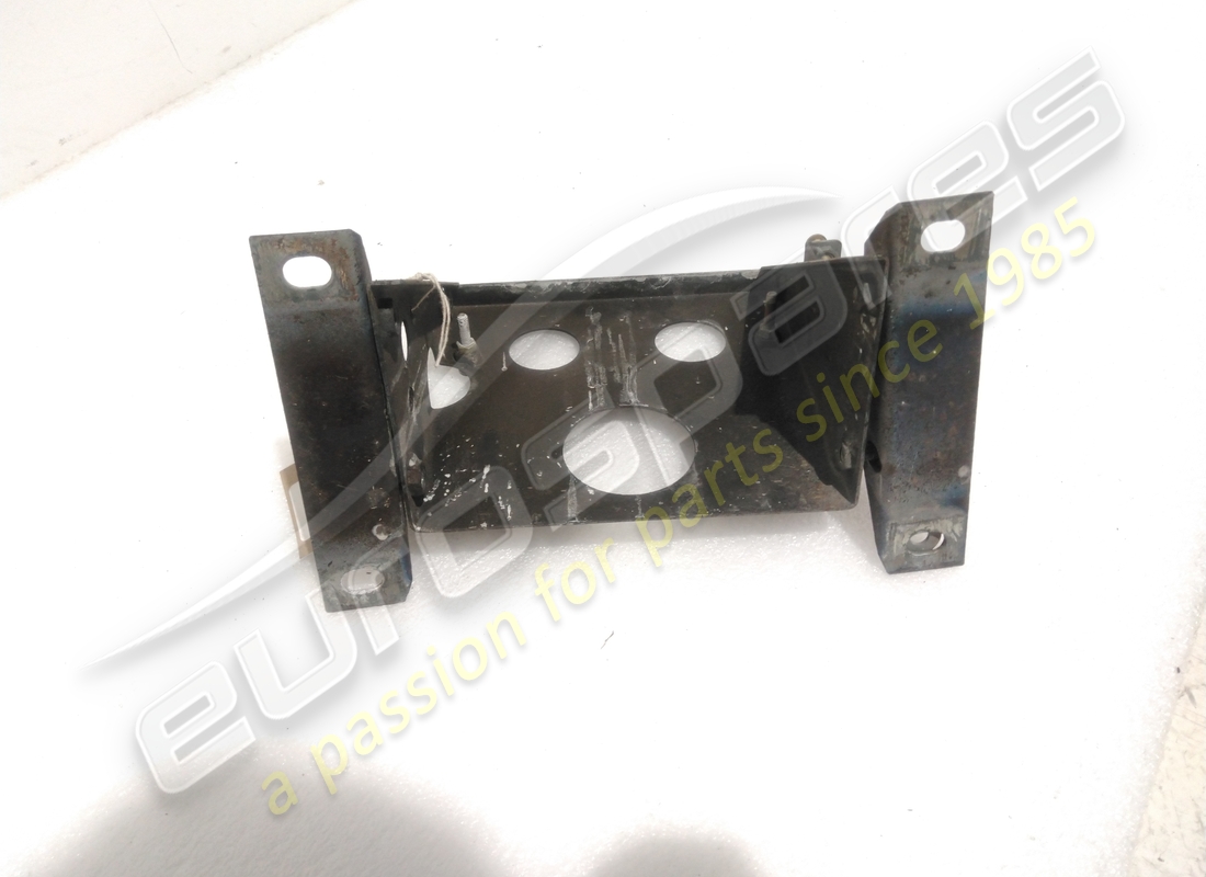 used ferrari rh head lamp motor support bracket. part number 60648000 (3)