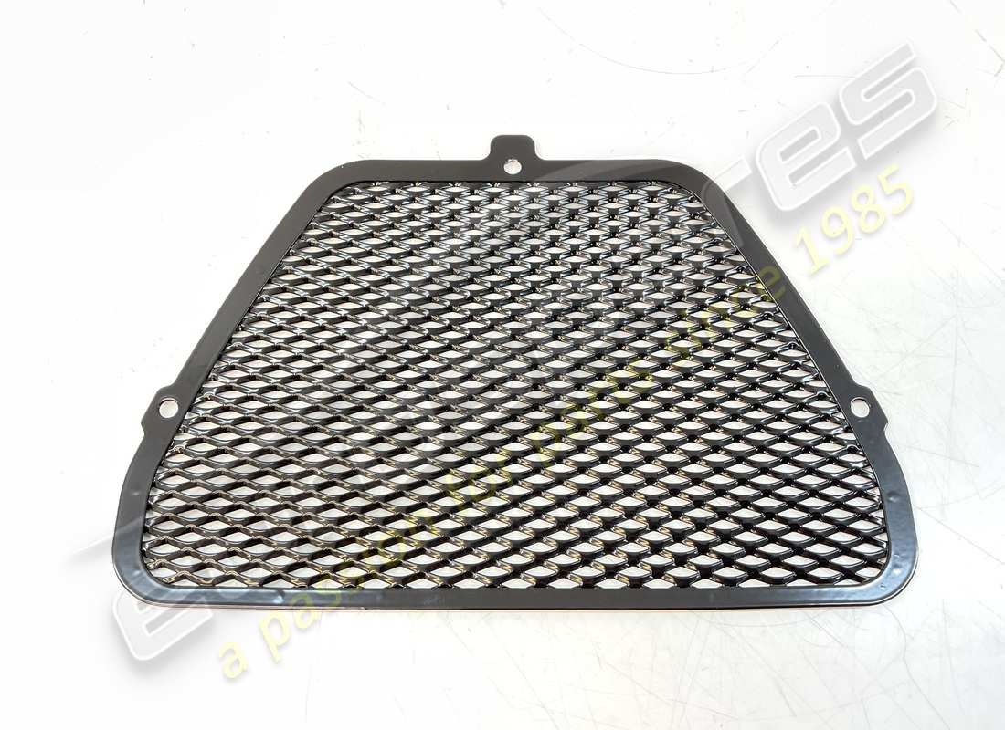 new ferrari center grille. part number 67772700 (1)