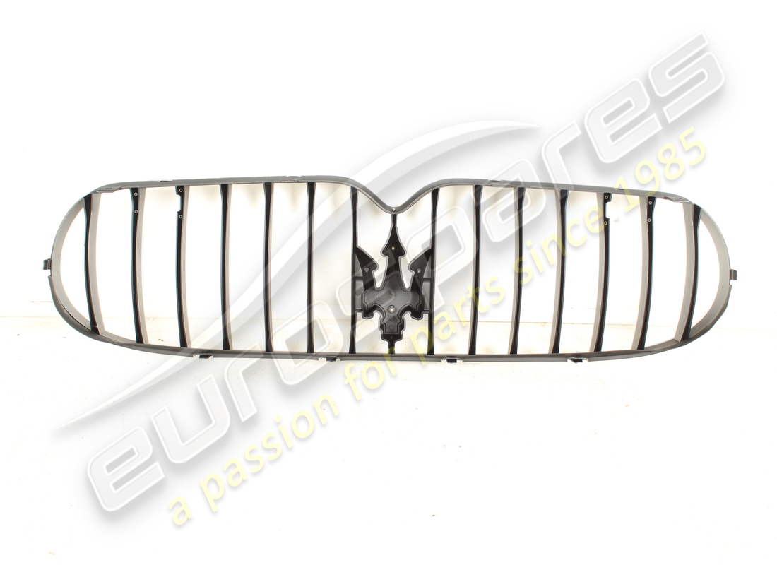 new maserati bumper grill black with chrome surround (parking sensor type). part number 81256000 (2)