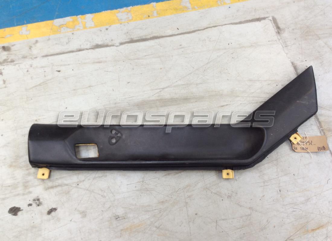 used ferrari trim for rh door lower panel. part number 629952.. (1)