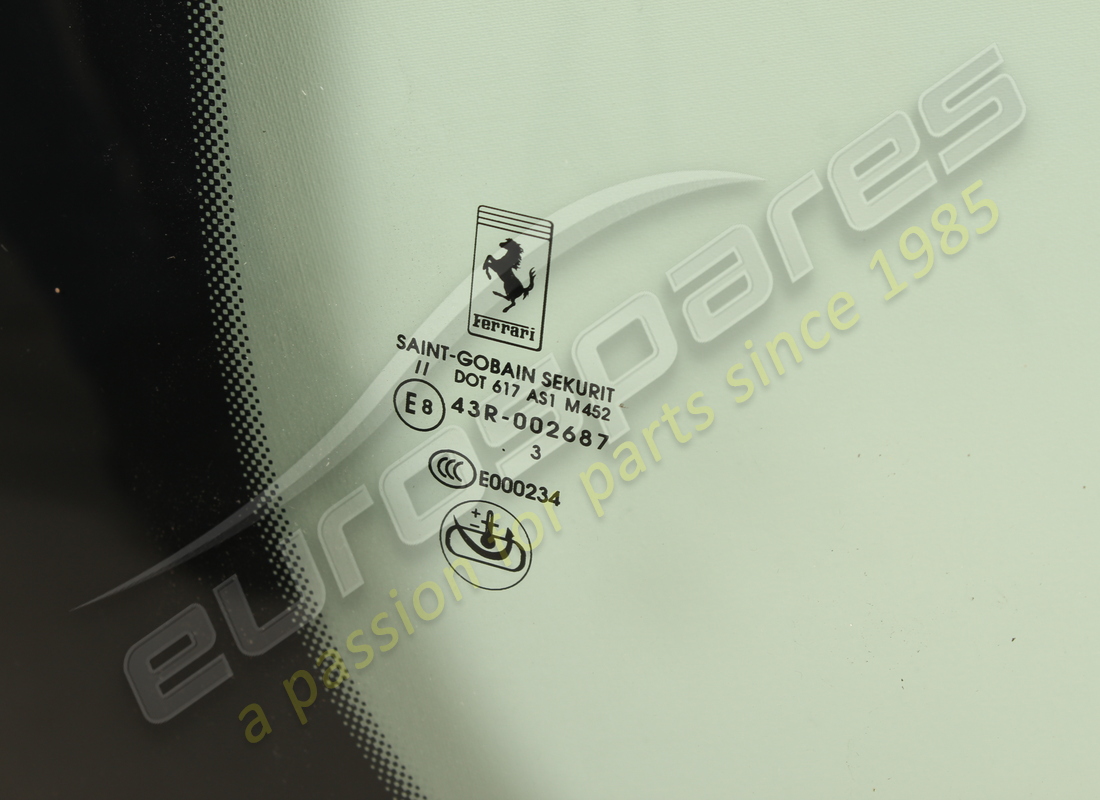 new ferrari windscreen 458 italia -athermic version- -includes radio antenna-. part number 83465700 (2)