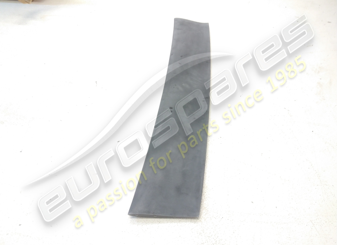 new ferrari rear spoiler. part number 62400000 (3)