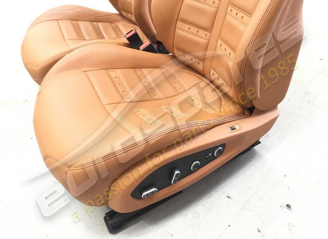 used eurospares california t - pair of comfort seats - hide (cuoio) leather with black stitching - full electric - daytona style design - applicable for gd. part number eap1329829 (5)