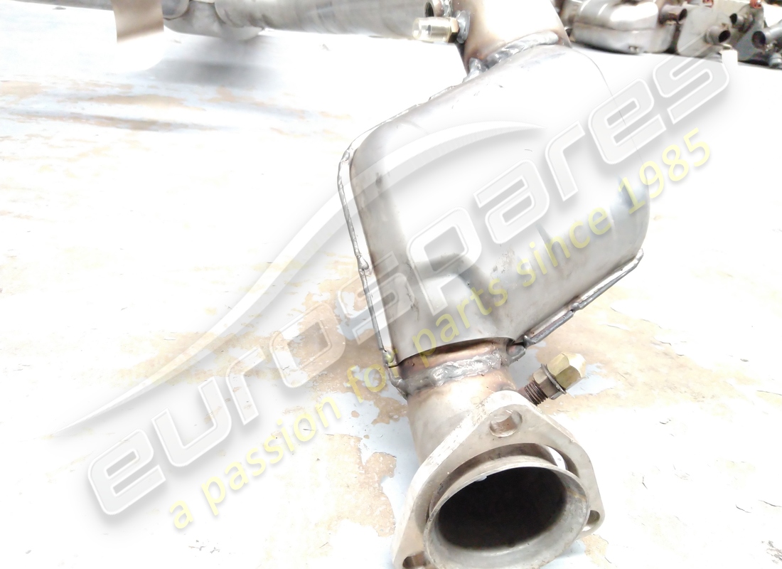 new maserati manifold with catalytic converter. part number 389005104 (3)