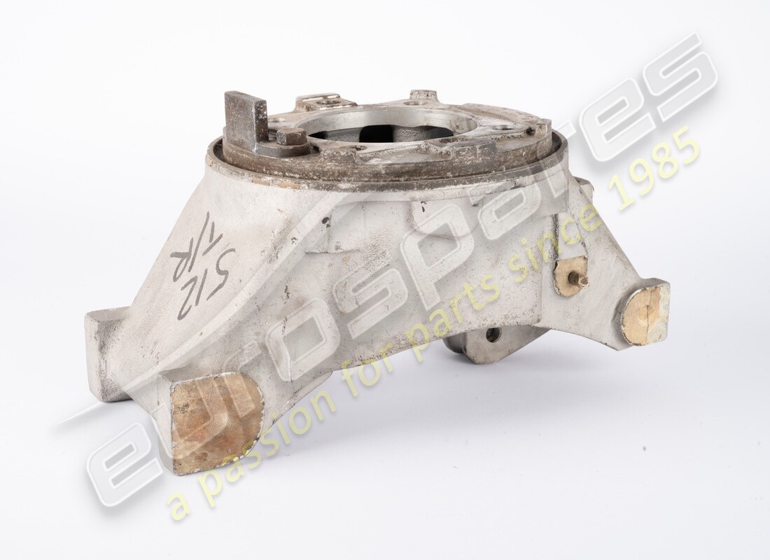 used ferrari rh rear hub housing. part number 155735 (1)