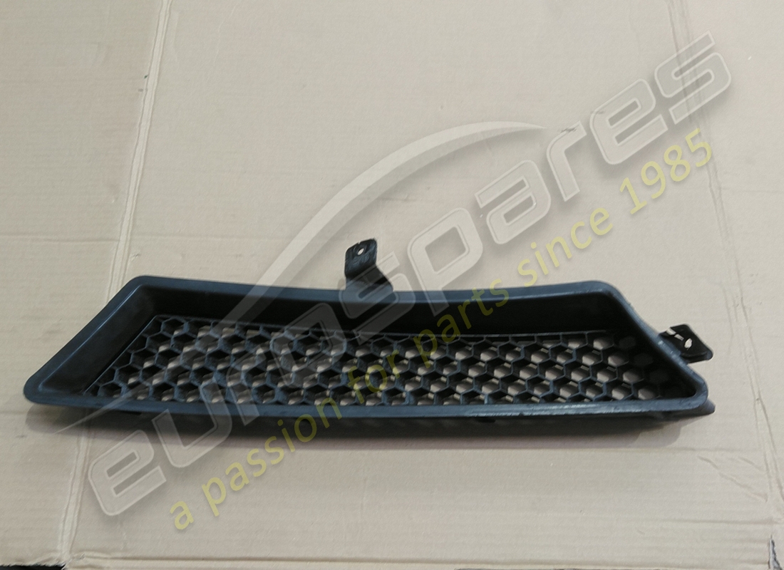 damaged lamborghini fresh-air grill. part number 400317115 (1)