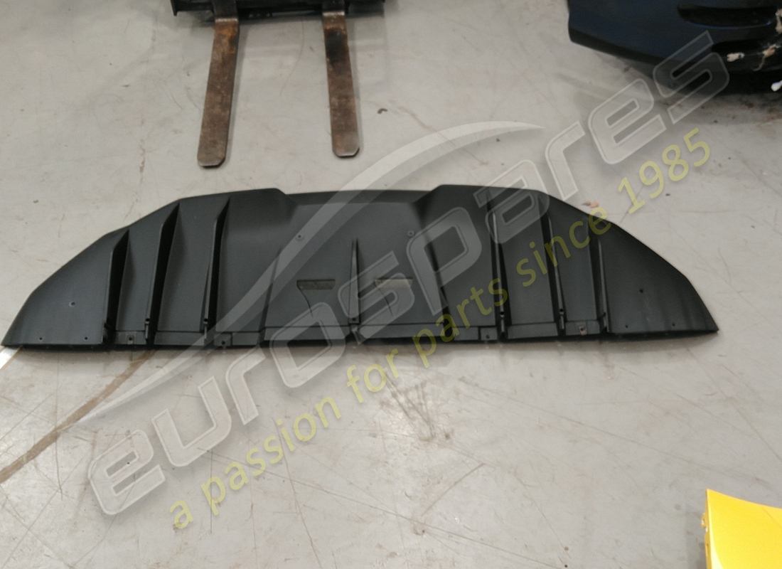 used lamborghini rear aerodynamic diffuser. part number 470807306 (2)