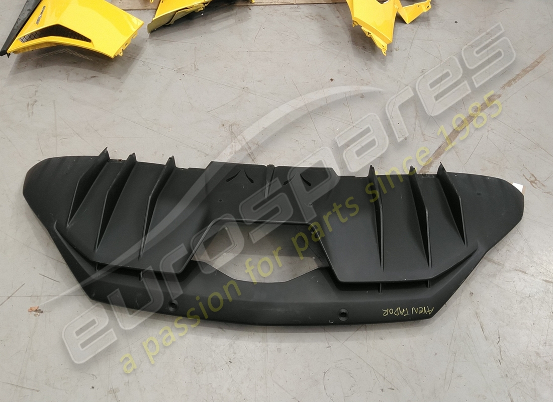 USED Lamborghini REAR AERODYNAMIC DIFFUSER . PART NUMBER 470807306 (1)