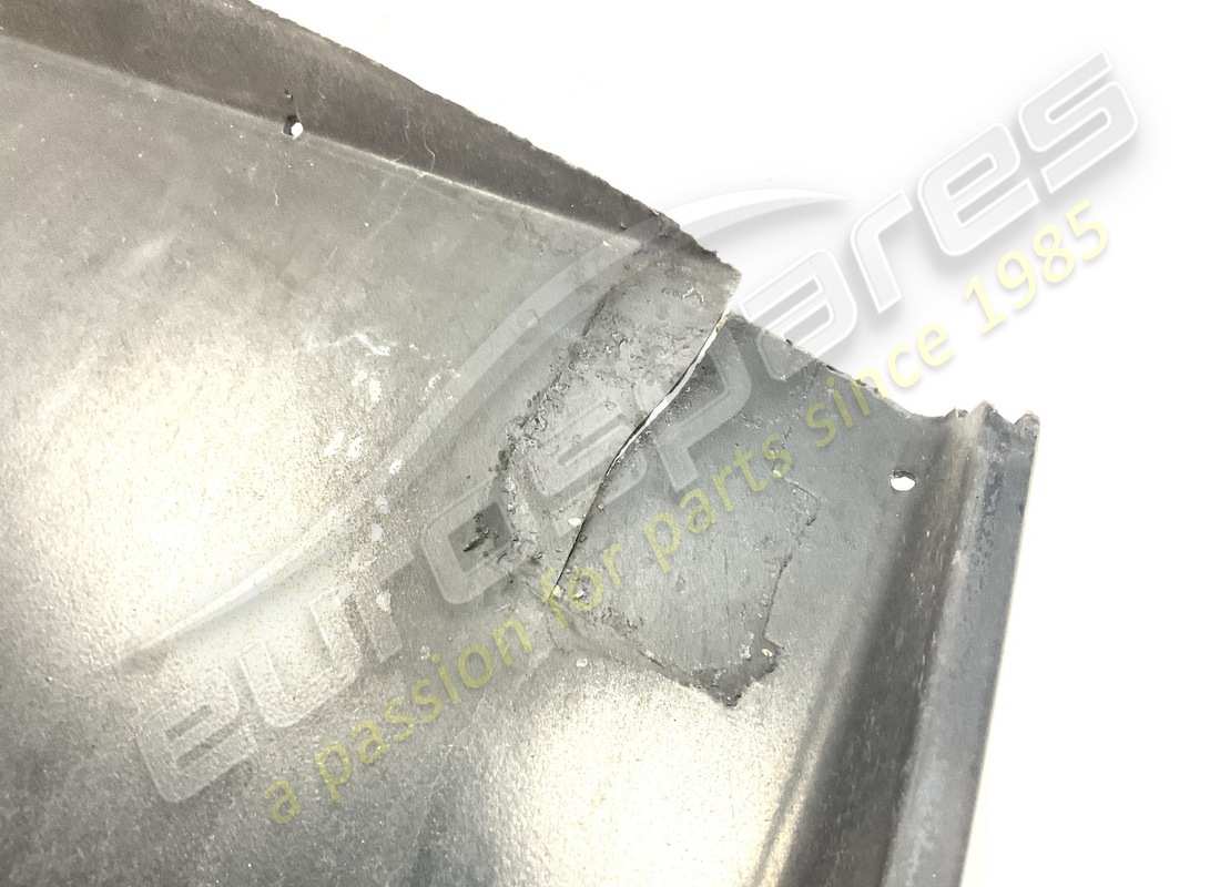 damaged lamborghini cover, lower bumper. part number 400807527 (3)