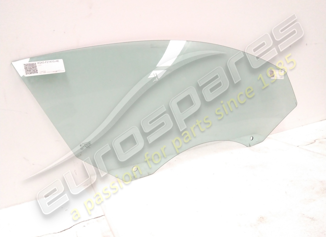 used aston martin door glass rh part number 4g43f21410ae (2)