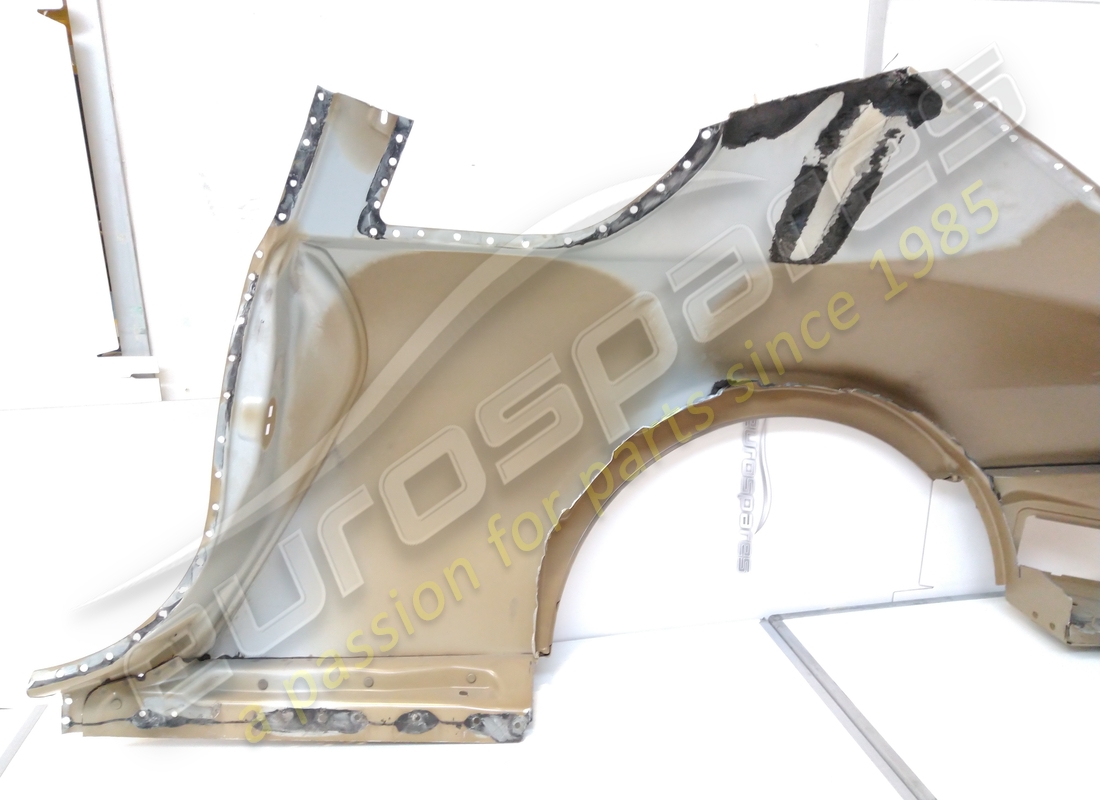 new maserati rh rear fender. part number 68285900 (4)