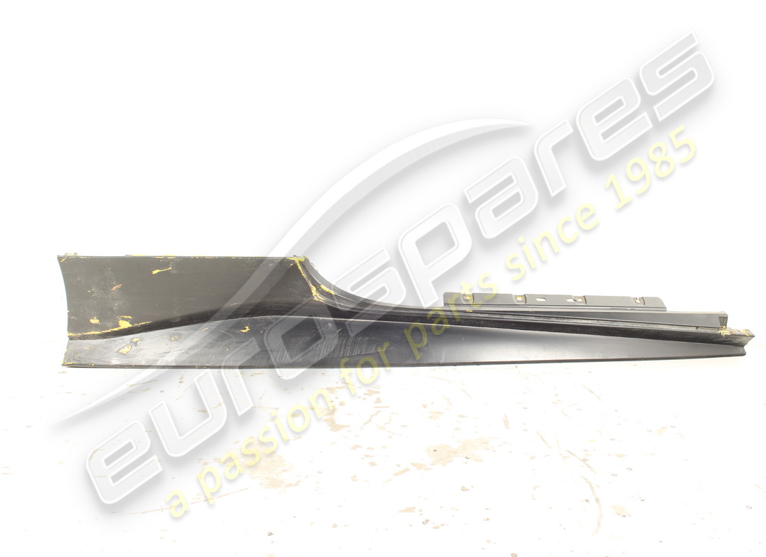 DAMAGED Ferrari COMPLETE RH UNDERDOOR TRIM . PART NUMBER 88540610 (1)