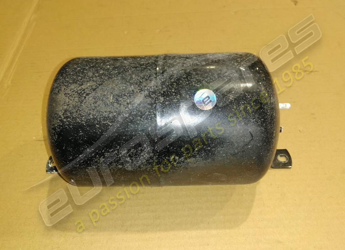 damaged ferrari vacuum tank. part number 168038 (2)